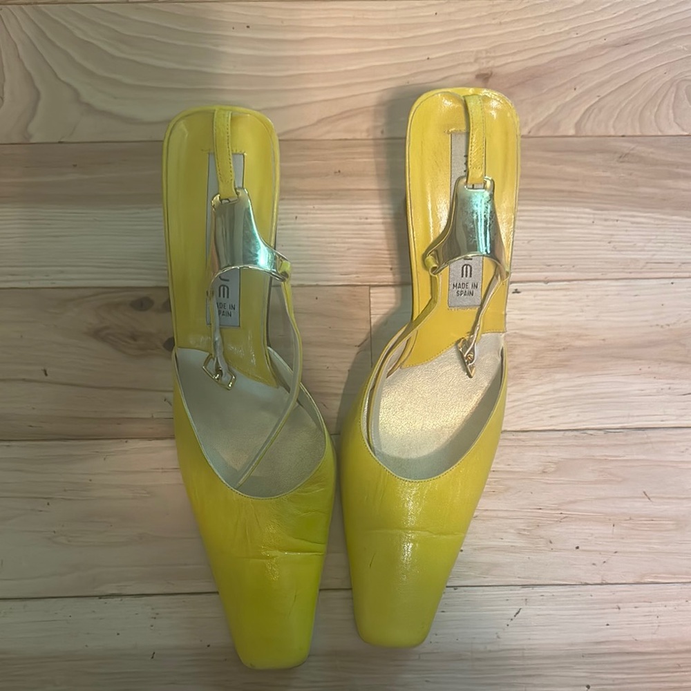 Vibrant Yellow Heeled Shoes with Glossy Finish